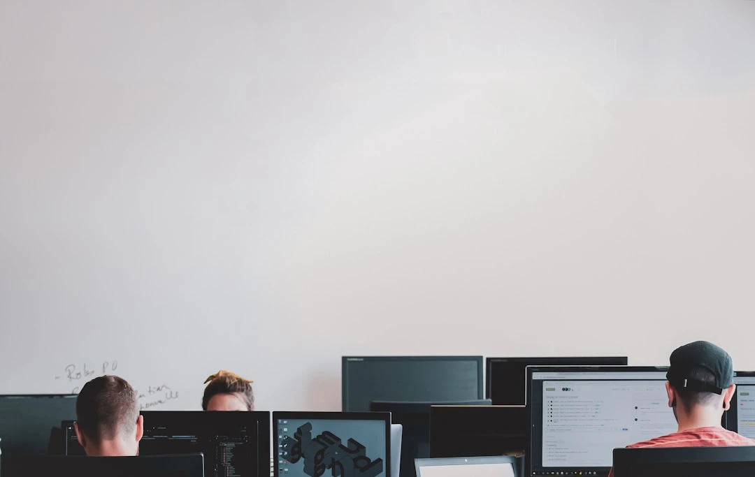 Bảng thống kê Google Traffic UK hiển thị phân tích lưu lượng tìm kiếm và hành vi người dùng