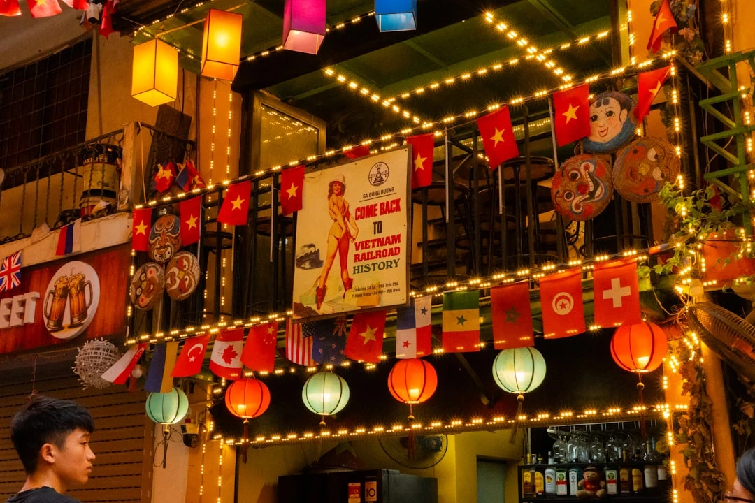 Con phố kinh doanh tại Việt Nam