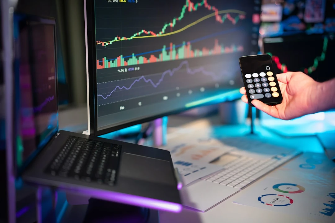 Conversion analysis trong Google Analytics với funnel tracking và optimization opportunities