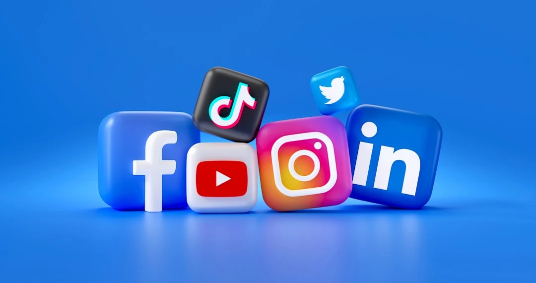 Tích hợp mạng xã hội cho Lucca Bar e Restaurante trên Instagram, Facebook, TikTok để tăng brand awareness